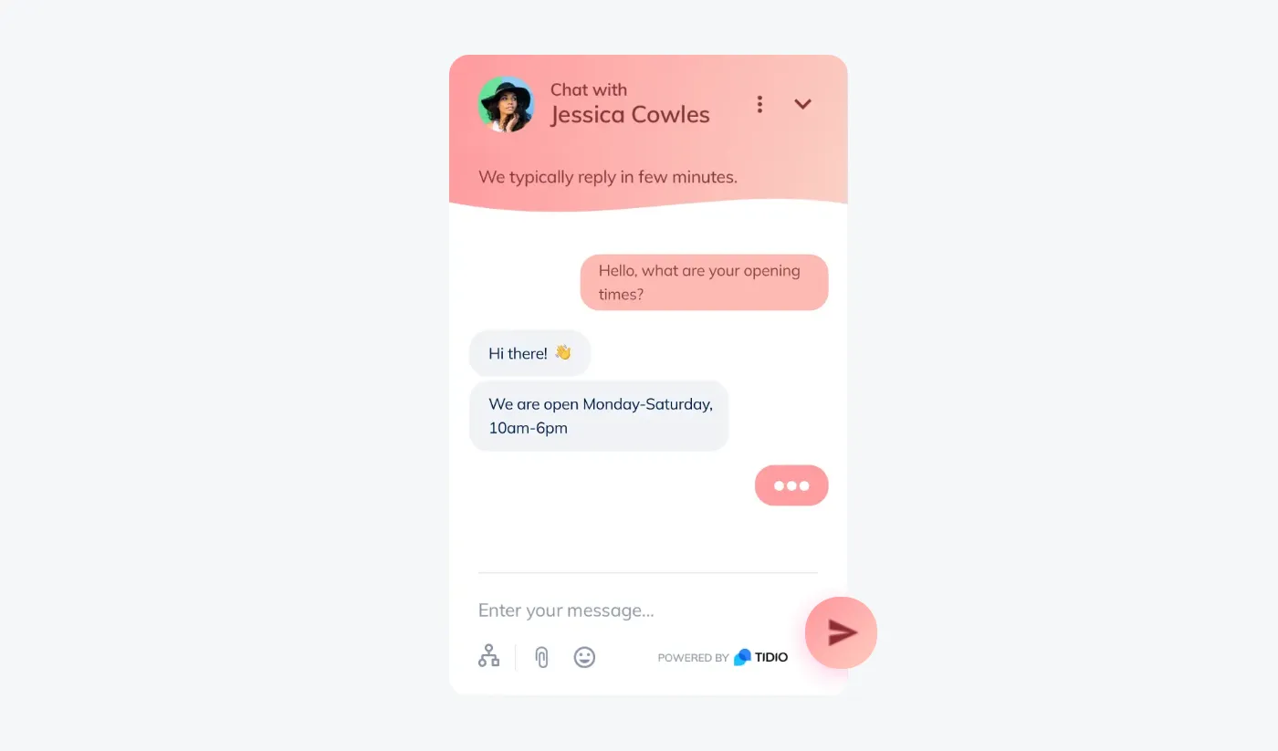 Tidio live chat widget displaying a customer inquiry about the company’s opening hours.